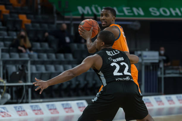 两端的即战 两端的即战